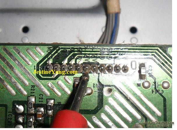 kiểm tra điện áp 5 volt trên mainboard